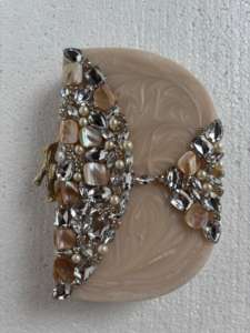 Bolso de Mano Ecológico de Lujo Adornado con Resina |   Bolso de noche clásico de moda con perlas y cristales |   Bolso de mano para bodas y fiestas - Product Image 2