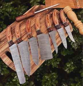 Juego de Cuchillos de Cocina de Acero de Damasco Hechos a Mano de Primera Calidad, 5 Piezas, con Mango de Madera y Funda de Cuero - Product Image 1