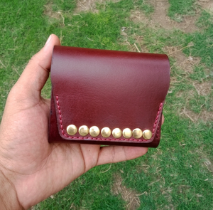 Portefeuille court à trois volets en cuir véritable Crazy Horse, écologique, 4 pouces, antivol, avec fermeture à bouton, motif vintage et rivets - Product Image 1