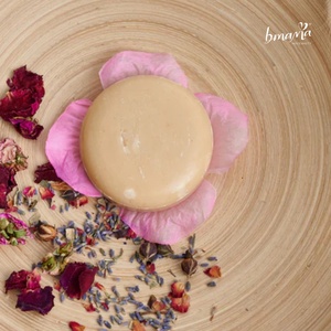 Savon exfoliant pour le corps Bmama Floral Aroma 100g à l'huile essentielle de rose, de géranium, de lavande et de patchouli, sans sulfate - Product Image 2