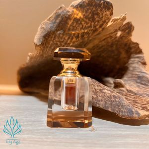 Huile d'agarwood pure à 100% de qualité supérieure, cylindrique, 1 ml/flacon en verre - Huile essentielle d'agarwood, notes boisées, parfum longue durée au Vietnam - Product Image 5