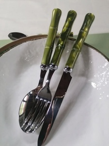 Juego de Cuchillos para Queso Hechos a Mano con Mangos de Resina y Hojas de Acero Inoxidable, Aptos para Lavavajillas, Microondas y Horno, Duraderos - Product Image 6