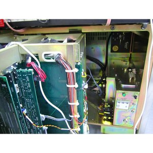 Contrôleur de jauge de vide numérique Teledyne HPM-2002-OBE-LM, utilisé comme pièce détachée d'équipement semi-conducteur d'occasion - Product Image 2