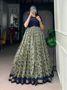 Elegante Vestido Largo de Chanderi con Chaqueta Corta de Diseñador, Estampado Floral, Detalles de Bordado Zari, Falda de Cuatro Metros, Ropa Étnica de Moda - Product Image 2