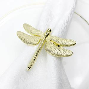 Les anneaux de serviette en métal uniques s'adaptent parfaitement aux événements, célébrations et moments sur les réseaux sociaux, et sont magnifiques à photographier. - Product Image 1