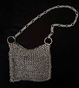 กระเป๋าถือแฟชั่นดีไซน์ทันสมัย ทำด้วยมือจากโลหะแบบ Chainmail พร้อมห่วงเหล็กแข็งแรงทนทาน สำหรับผู้หญิง ใช้ได้ทั้งงานปาร์ตี้และงานกลางคืน - Product Image 1