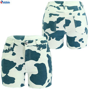 Shorts de mezclilla de moda con estampado de vaca para mujer, shorts de mezclilla de verano para mujer, shorts con estampado animal, transpirables y desgastados. - Product Image 2