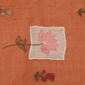 Tela de encaje floral de malla de georgette de calidad exportación con bordado maltado premium para vestidos de novia y prendas de ocasión. - Product Image 3