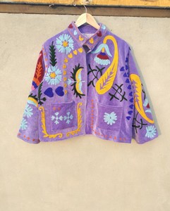 Chaqueta de Invierno Boho India para Mujer, de Lujo, Estilo Boutique, con Bordado Suzani de Terciopelo Hecho a Mano - Product Image 4