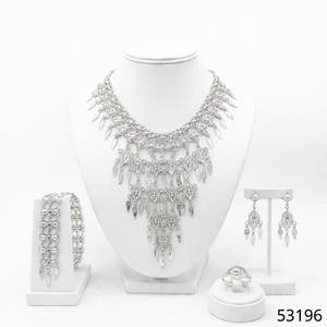 Collar Elegante para Mujer de MOLL JEWELLERS, Chapado en Oro, con Circonita Natural, Cadena de Cuerda Sólida, Diseño de Hoja, Certificado por Terceros - Product Image 2