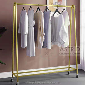 Moderno Exhibidor de Ropa de Acero Inoxidable Blanco Cromado Personalizado, para Trajes, Vestidos de Novia, Vestidos Formales, con Ruedas Móviles - Product Image 2