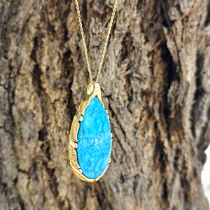 Collier de luxe en pierre turquoise bleue, pendentif long en forme de goutte, plaqué or 18 carats, avec chaîne et collier de créateur en forme de feuille. - Product Image 4