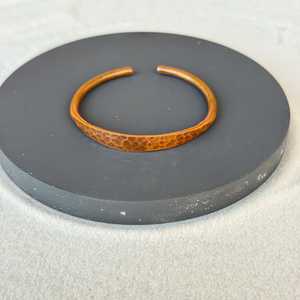 Brazalete magnético de cobre martillado hecho a mano, brazalete de cobre natural puro - Product Image 4