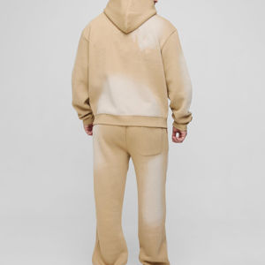 Conjunto de chándal personalizado de alta calidad: Sudadera con capucha con cremallera y pedrería, y pantalones de chándal acampanados con lavado ácido. - Product Image 4