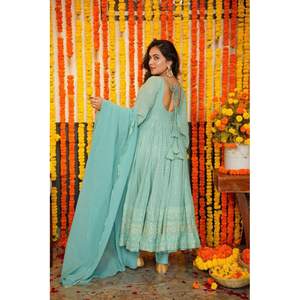 ENSEMBLE DE COSTUME BRODÉ GEORGETTE COULEUR CIEL ASHLEY DE NUIT TD-120 - Product Image 3