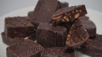 OEM/ODM Chocolat noir en blocs, en-cas au chocolat, emballage personnalisé, certifié Halal, assortiment de friandises, vente en gros, livraison rapide