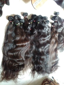 Extensiones de Cabello Humano Virgen Remy Indio Seven Hills, Pre-Adheridas, Onduladas, Tejido Doble, Gruesas, 4 Onzas, Color Natural - Product Image 3