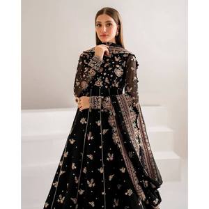 Vestido de Gala Hecho a Mano con Dupatta y Trabajo de Lentejuelas, Talla XL, Estampado Floral, para Fiestas y Ocasiones Especiales - Product Image 4