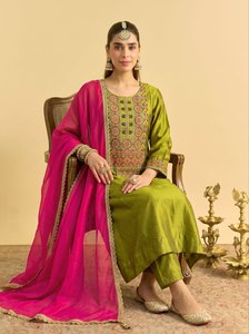 Lehnga en soie Vichitra avec broderie Zari et travail de miroir véritable, 3,75 mètres. Possibilité d'ajouter un chemisier en soie satinée à impression numérique. - Product Image 3