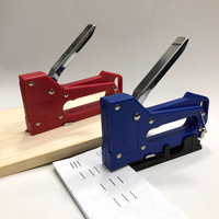 Agrafeuse légère de qualité industrielle et DIY, charge par l'arrière, conception facile à suspendre pour applications sur le bois, alimentation manuelle