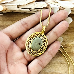 จี้ห้อยคอทรงโบโฮลายดอกไม้ ดีไซน์ทันสมัย ทำจากทองเหลืองชุบทอง 18k สำหรับผู้หญิง จี้รูปไข่ลายฉลุ สำหรับขายส่งแบบ OEM ODM - Product Image 3