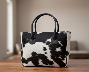 Bolso tote de cuero vacuno con pelo blanco y negro para mujer, hecho a mano, estilo occidental, bolso de hombro. - Product Image 1