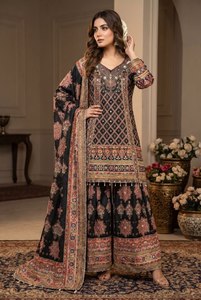 Nuevo conjunto de crepé de seda elegante con estampado, top, pantalón y dupatta. Catálogo completo disponible a precio de mayorista. - Product Image 4