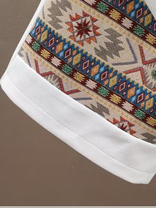 Shorts Bermuda Homme Blancs à Patchwork avec Cordon de Serrage à la Taille, Panneaux à Motifs Ethniques, Toile de Haute Qualité 100% Polyester, Tenue Décontractée - Product Image 4