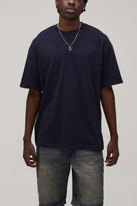 T-shirt graphique sérigraphié pour homme, personnalisé OEM, streetwear, col rond, manches courtes, vêtement décontracté, haut de mode - Product Image 4