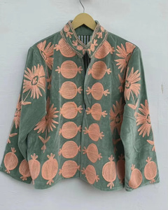 Veste courte élégante en velours Suzani, matelassée, écologique, faite à la main, brodée, réversible, florale, style bohème indien - Product Image 1