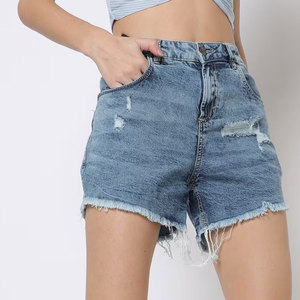 Shorts en jean déchiré taille haute pour femme avec ourlet effiloché et poches, style décontracté, fermeture boutonnée - Product Image 1