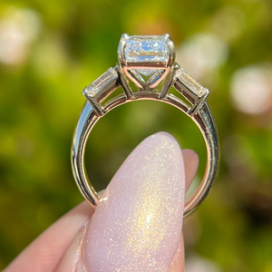 Anillo de Compromiso y Boda Clásico de Lujo con Diamante Ovalado de 3.75 Quilates Cultivado en Laboratorio, Certificado IGI, Chapado en Oro de 14K y Engaste Invisible - Product Image 5