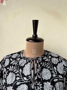 Women's Boho Black <b>White</b> Floral Block Print Tie-Neck Loose Midi Dress 3/4 Flutter Sleeve Casual Summer Woven Dress - Product Image 3