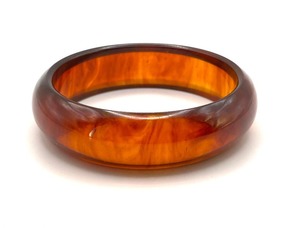 Elegantes Brazaletes de Resina Hechos a Mano con Patrón de Espirales Multicolores, Accesorios de Joyería Contemporáneos para Mujer - Product Image 2