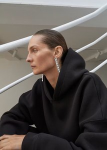 Sweat-shirt à capuche noir oversize avec poche avant, coupe classique, unisexe, en molleton de coton, impression numérique hiver, anti-boulochage - Product Image 4