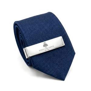 Barra de Corbata Plateada Personalizada para Gerente de Hotel con Logotipo Grabado - Product Image 1