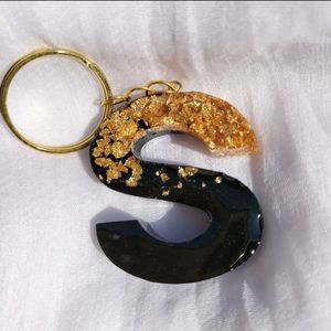 Porte-clés en résine fait main – Porte-clés personnalisé avec initiale et un design artistique magnifique pour sacs, sacs à dos, clés - Product Image 6