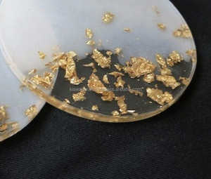 แผ่นรองแก้วเรซินออกแบบเป็นเอกลักษณ์แผ่นรองแก้วชาและแผ่นรองเบียร์สีขาวและสีทองสำหรับตกแต่งโต๊ะในห้องครัว - Product Image 2