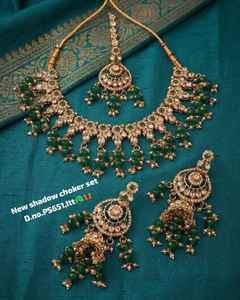 Conjunto de Collar Gargantilla de Perlas Chapado en Oro para Novia, Pendientes y Maang Tikka, Hecho a Mano, Étnico, de Alta Calidad, Última Moda para Bodas y Fiestas - Product Image 1