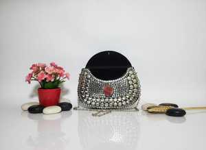 Sac à bandoulière de luxe fait main en mosaïque de pierres et de perles métalliques, motif floral, sac à main artistique pour femme, idéal pour mariages, soirées, voyages et usage quotidien - Product Image 5