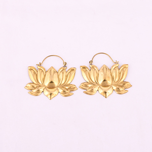 Magnifiques boucles d'oreilles ethniques en laiton plaqué or, motif lotus tendance, taille 50x54MM - Product Image 1