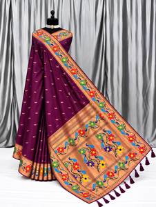 Sari en soie Paithani rose doux avec bordure florale et travail de tissage Zari, sari de mariage indien traditionnel avec chemisier pour femmes - Product Image 4