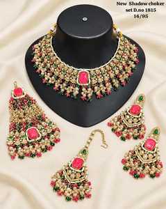Ensemble collier choker en pierre rose plaqué or avec boucles d'oreilles et Maang Tikka, bijoux de mariée indiens - Product Image 2
