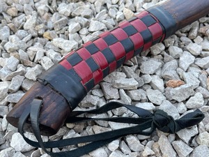 Hacha Vikinga Forjada a Mano de BA Enterprises, la Más Vendida |   Tomahawk de Acero al Carbono Hecho a Mano de 4 3/4 Pulgadas con Hoja Grabada y Mango de Madera Envuelto en Cuero - Product Image 3