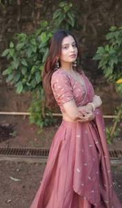 Ensemble Lehenga en Soie Tissée avec Perles, Modèle Noor, Broderie de Perles Elara Luxe, Longueur Ras du Sol, Tenue de Mariage et de Soirée - Product Image 5