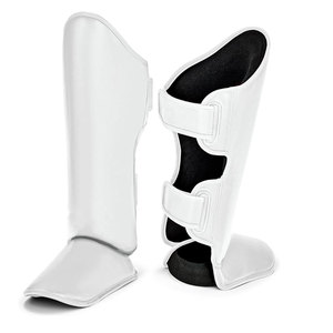 Espinilleras profesionales diseñadas para un alto rendimiento, comodidad y durabilidad, ideales para entrenamientos, partidos y jugadores adultos. - Product Image 1