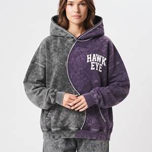 Sudadera con capucha para mujer de dos tonos con pedrería, hombros caídos, lavado ácido, de algodón grueso y forro polar, con logo bordado. - Product Image 4