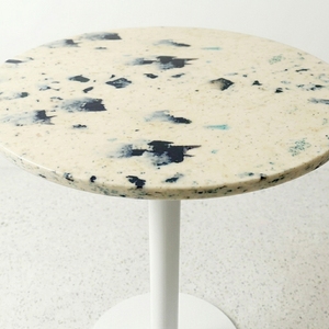 Mesa de Comedor de Plástico Reciclado, Diseño Moderno, Impermeable, Duradera, Ecológica, Apilable, con Marco Metálico, Fácil de Montar, para Exteriores - Product Image 4