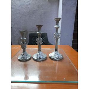 Ensemble de bougeoirs décoratifs en métal argenté pour bougies coniques et pilier, avec nœud, pour centre de table et décoration de mariage - Product Image 1