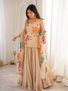 ชุดสัลวาร์ คามีซ ผ้าไหมลายนูนสีเบจ แต่งลูกไม้ที่ผ้าคลุมไหล่ เสื้อสายเดี่ยว กางเกงขายาวทรงกว้าง สำหรับผู้หญิง ใส่ไปงานปาร์ตี้ ป้องกันแสงแดด ผ้าไม่ยับ - Product Image 2